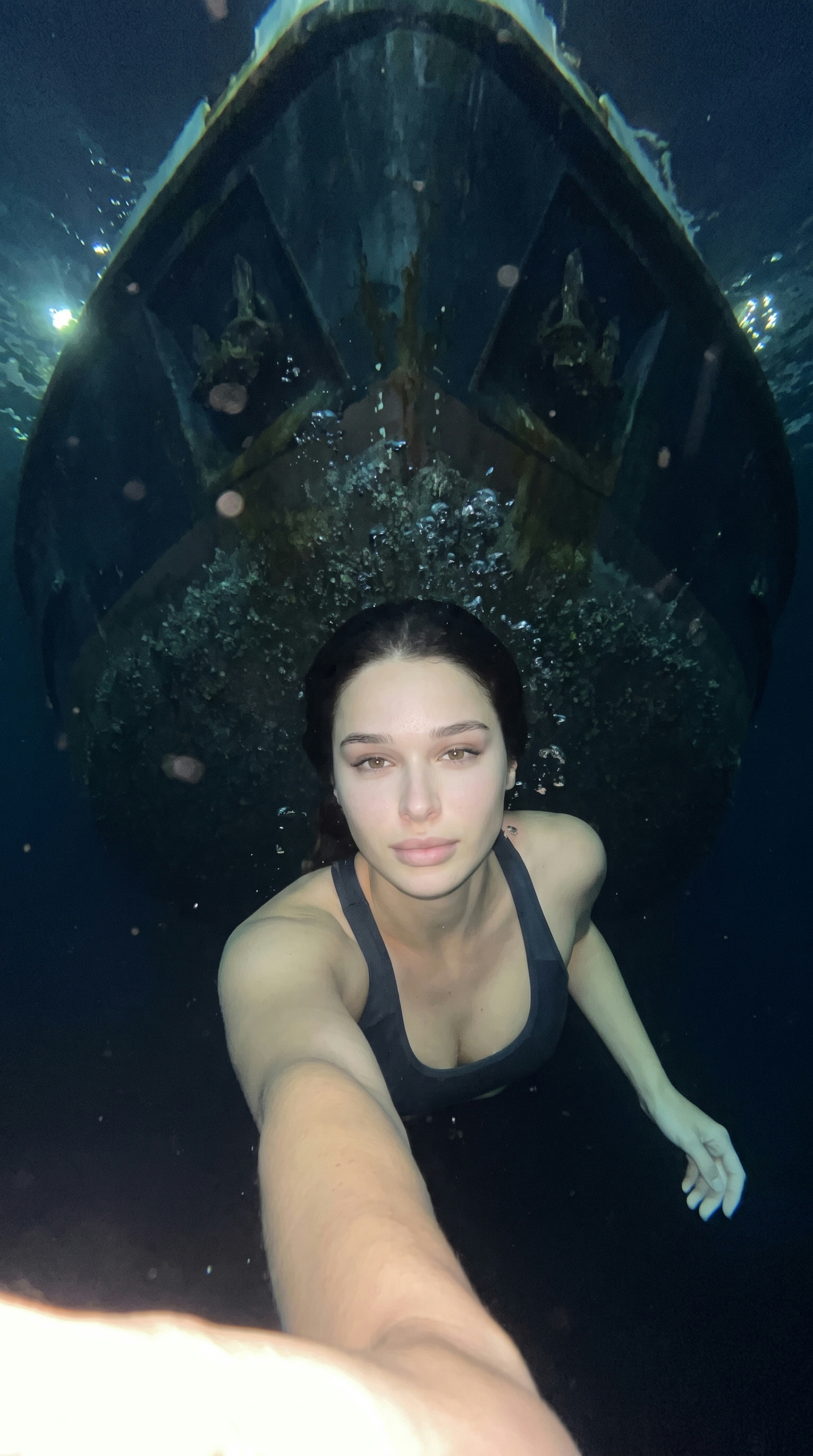 Подводное селфи под баржей