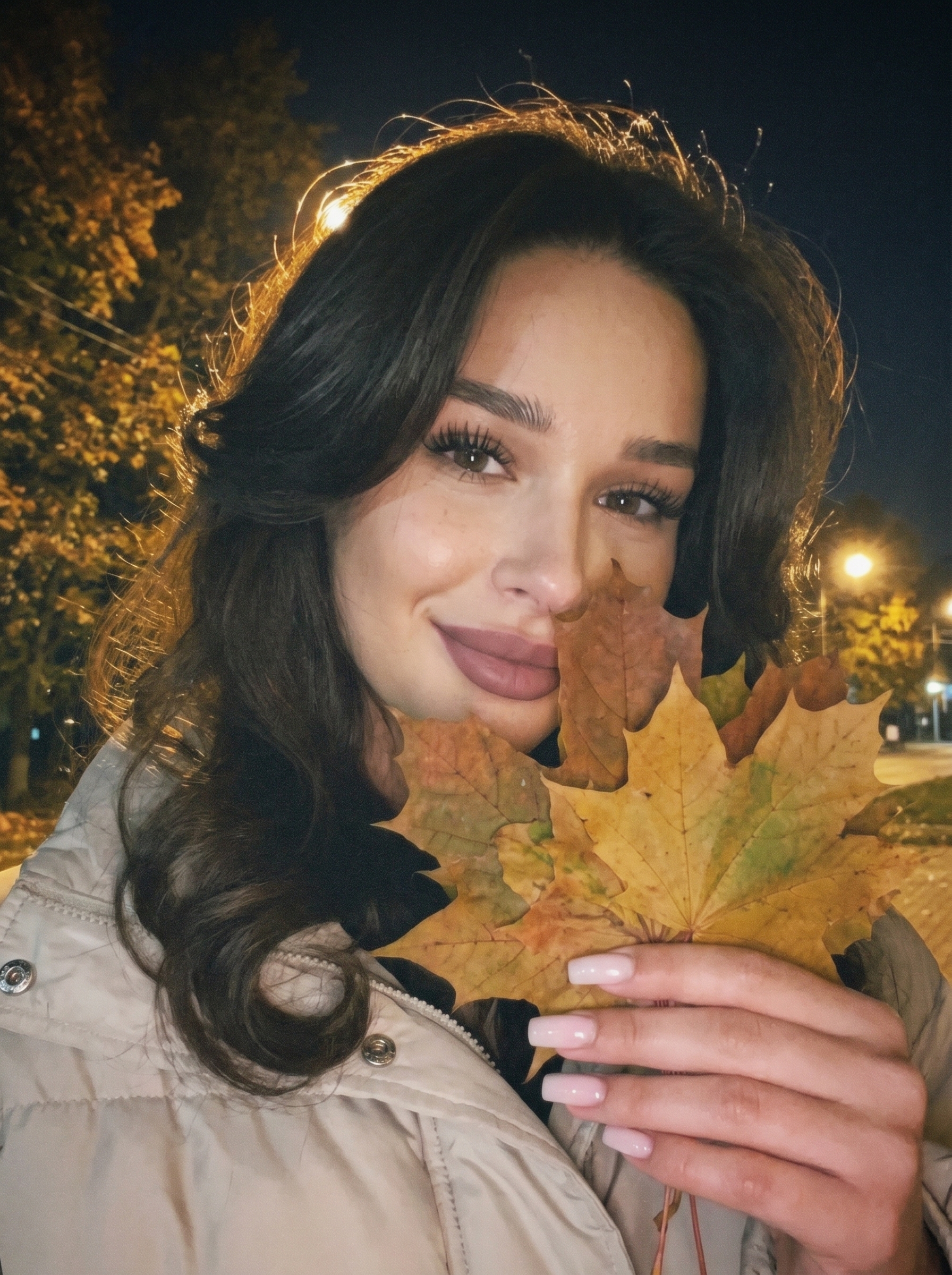 Селфи с осенними листьями