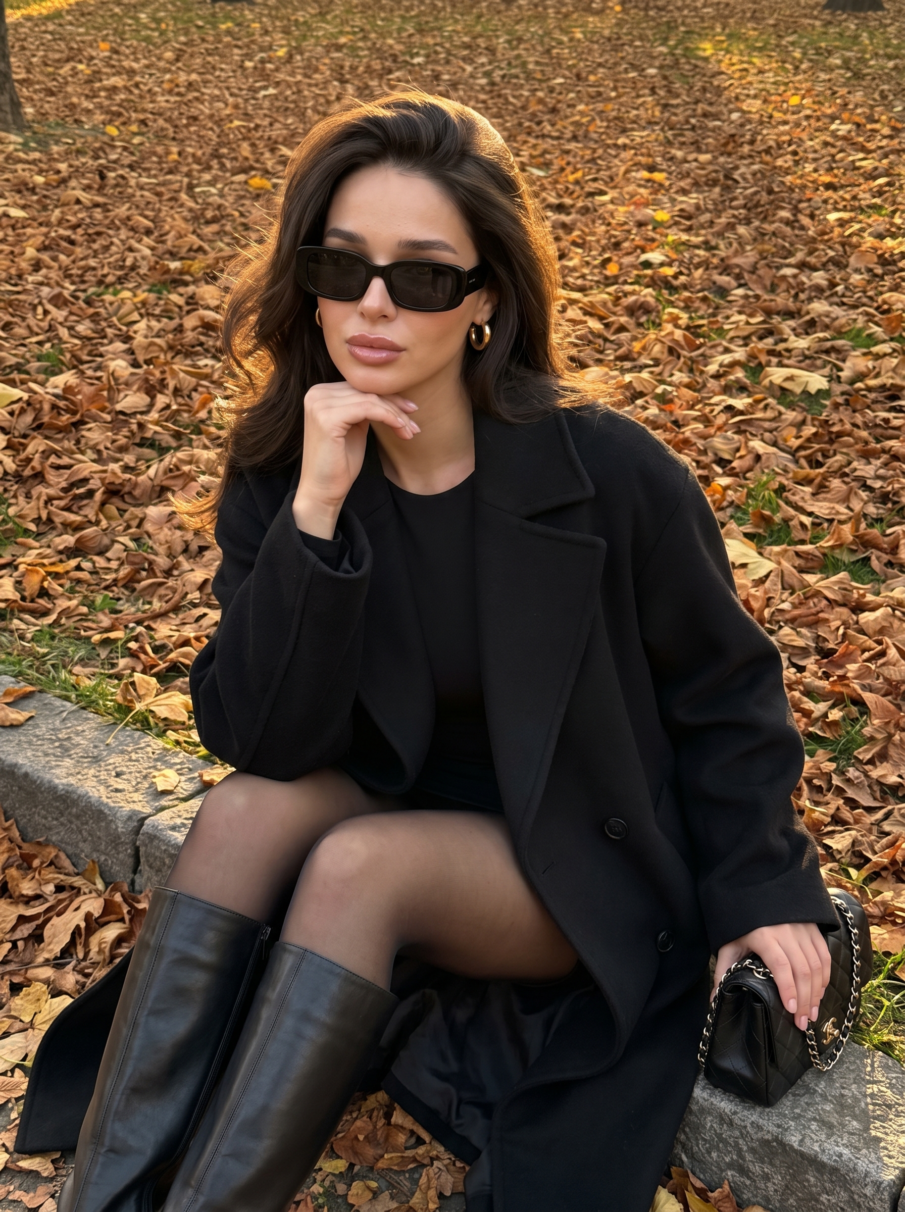 Пальто в осеннем парке