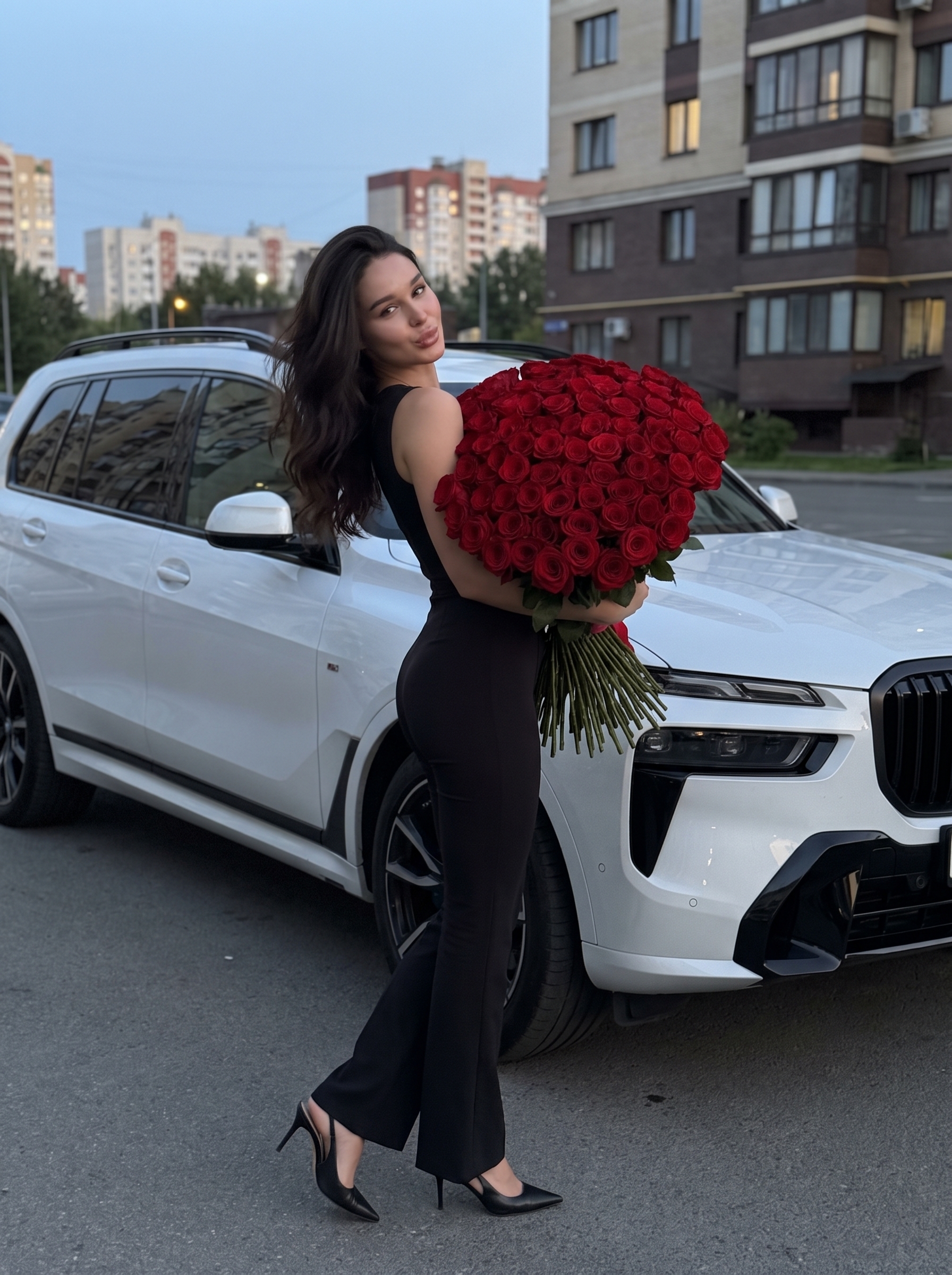 Букет роз у BMW