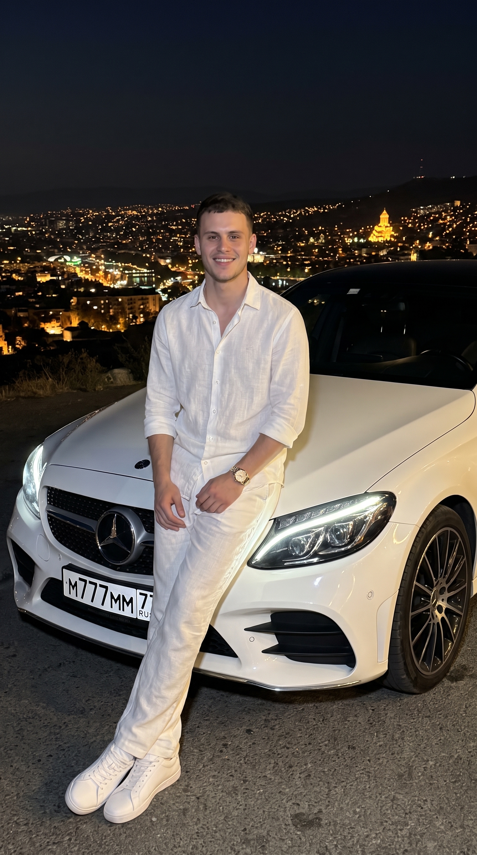 Ночной город и Mercedes