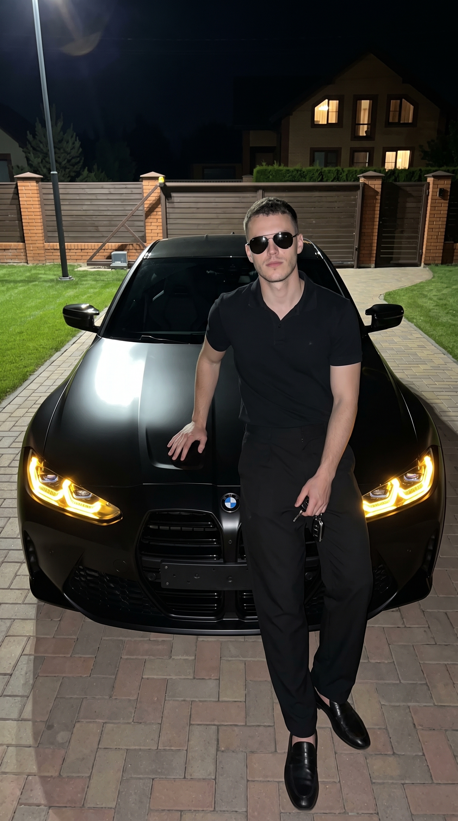 Ночь у чёрного BMW